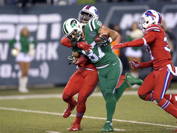 The Uniforms in Last Night's Jets-Bills Game Were a Nightmare for  Color-blind Fans