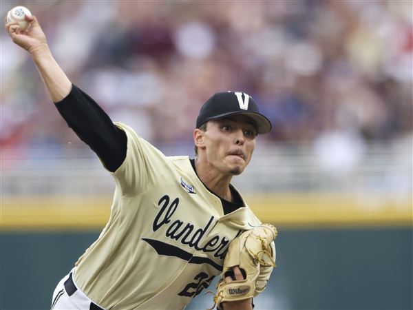 Spencer Torkelson reaches on a throwing error by shortstop Enrique