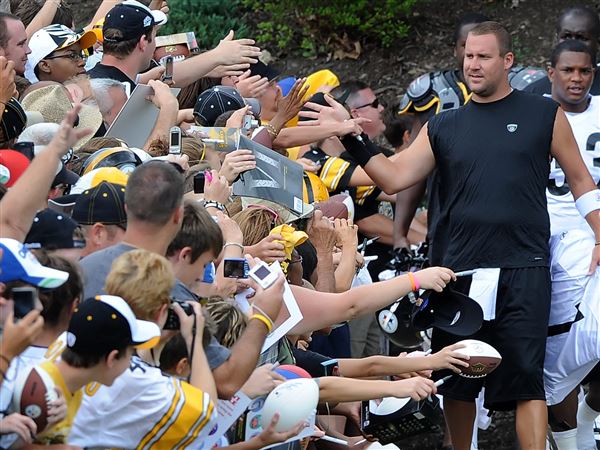 Steelers fans show up early in Latrobe for training camp