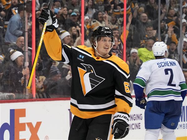 Malkin's 4-point game helps Penguins overcome early deficit to beat Canucks