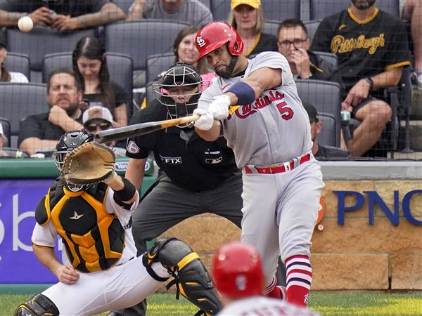 Albert Pujols gifts jersey to fan amid chase for 700 home run club