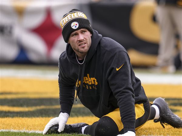 Pittsburgh Steelers linebacker T.J. Watt warms up before an NFL football game between the Pittsburgh Steelers and the Kansas City Chiefs on Wednesday, Dec. 25, 2024.