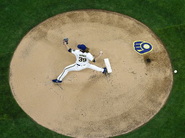 Brewers pitchers Burnes, Houser enjoy special offseason