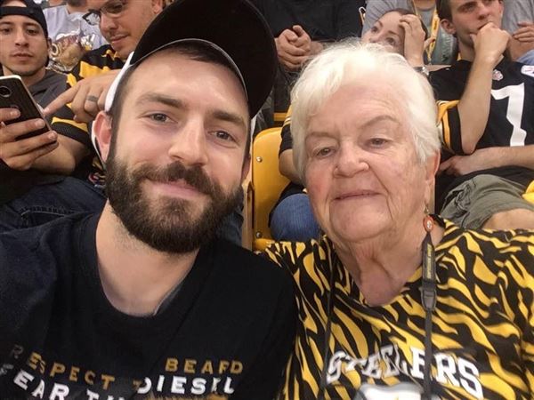 Grandma had no idea she 'whooped' Pittsburgh Steelers at pickleball - CBS  Pittsburgh