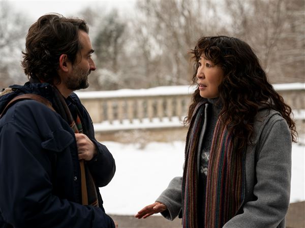 Why Amanda Peet Made Jay Duplass Show Some Skin In Pittsburgh Filmed The Chair Pittsburgh Post Gazette