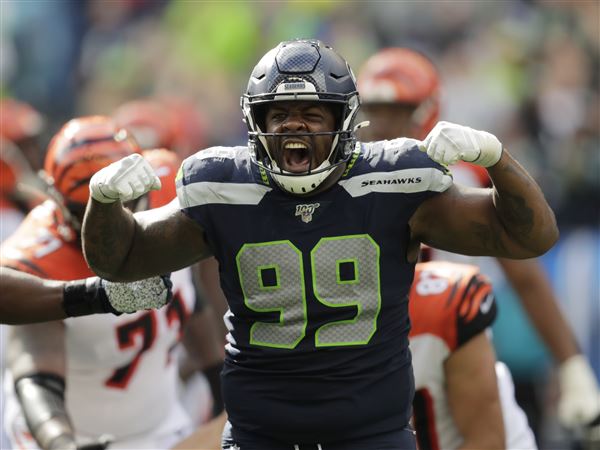 Photo: Seahawks defensive tackle Quinton Jefferson (99) celebrates