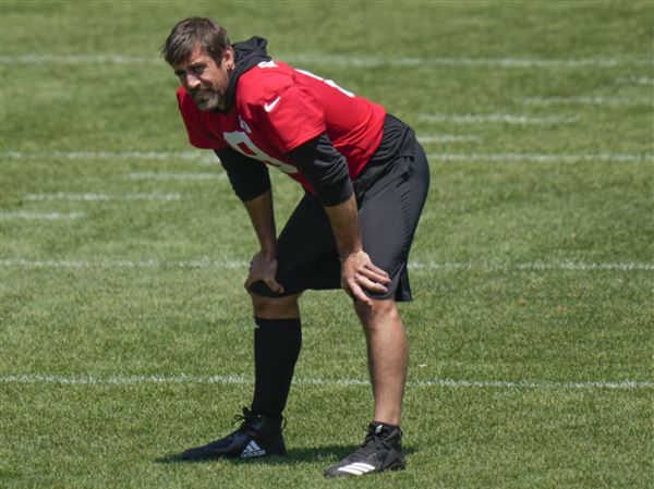 New York Jets quarterback Aaron Rodgers watches teammates run drills during NFL football practice at the team's training facility in Florham Park, N.J., Wednesday, May 31, 2023. 