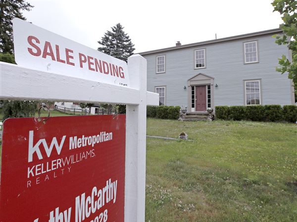 Class action lawsuit takes aim at the 6 percent commission you pay when selling a home