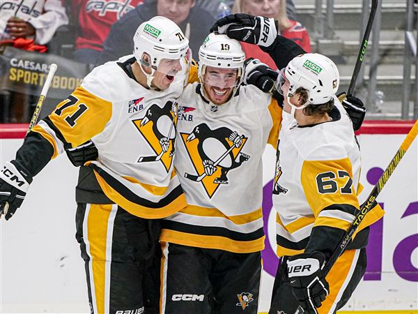 Sidney Crosby Passes Bryan Trottier on All-Time Points List - The Hockey  News Pittsburgh Penguins News, Analysis and More