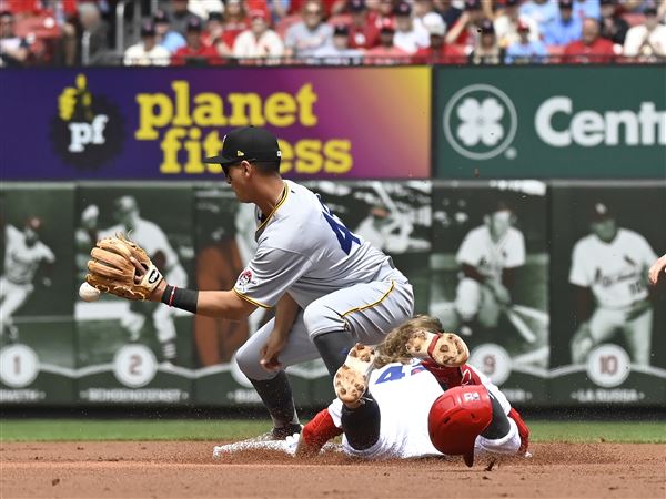 PennsylvAsia: Black and gold gloves for infielder Bae Ji-hwan.