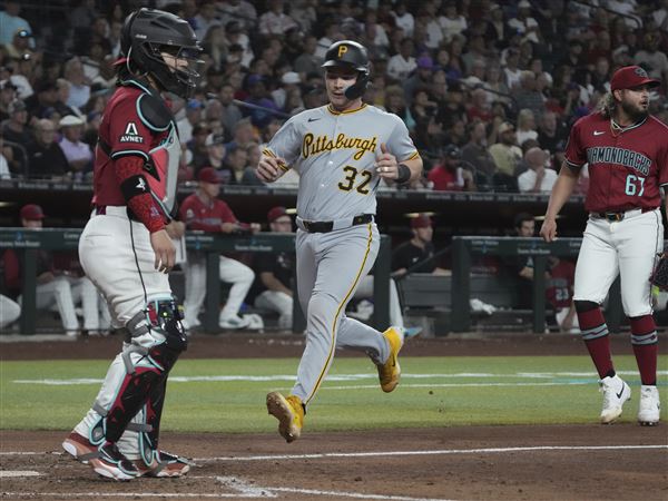 The Pirates' Henry Davis (32) scores a run against the Arizona Diamondbacks on a ball hit by Ke'Bryan Hayes in the sixth inning during a game, Wednesday, May 28, 2025, in Phoenix.