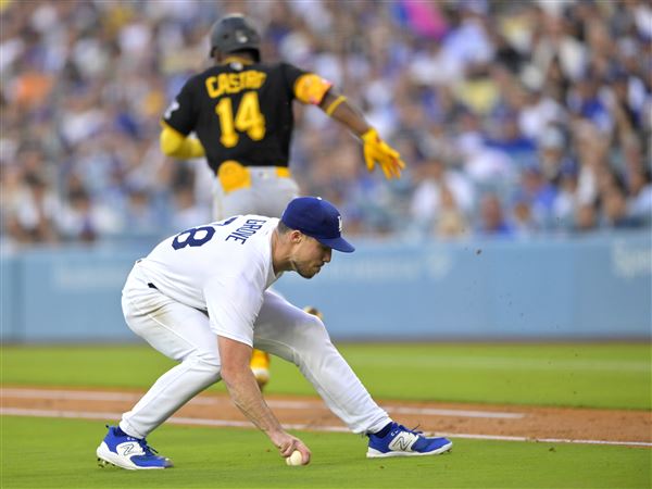 Dodgers lack offense, Clayton Kershaw allows 2 homers in loss to