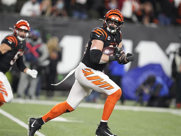 Sam Hubbard's 98-yard fumble return lifts Bengals over Ravens