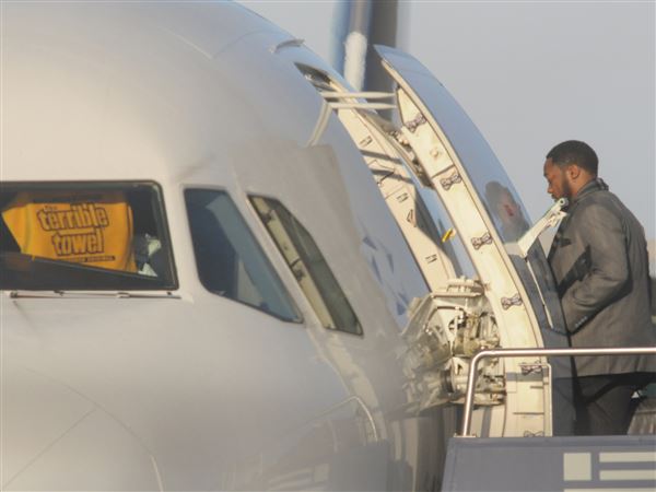 Steelers' charter flight home from Houston delayed due to