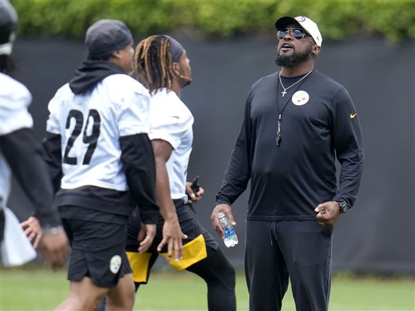 Pittsburgh Steelers head coach Mike Tomlin, offensive coordinator Matt  Canada and quarterback Kenny Pickett (8) participate in the NFL football  team's training camp workout in Latrobe, Pa., Tuesday, Aug. 1, 2023. (AP