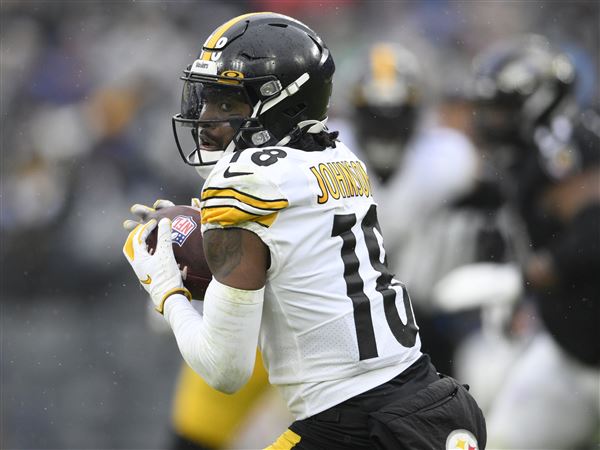 LOOK: Steelers unveil all-black Color Rush jerseys for Christmas vs. Ravens  