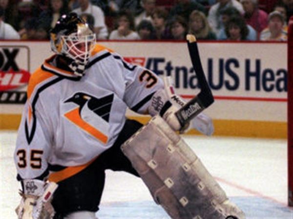 Hall of Fame goaltender, former Penguins GM Tony Esposito dies