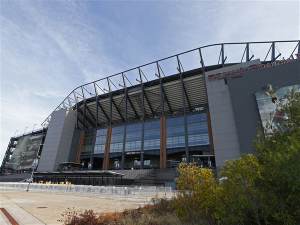 Court tosses award to Cowboys' fan jumped in Eagles' stadium