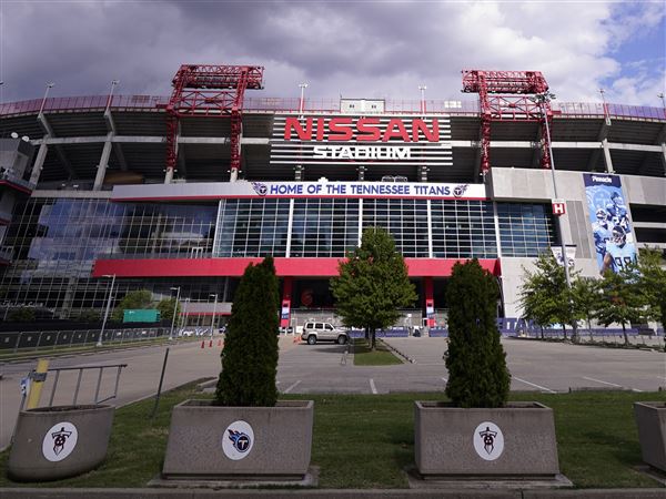 Titans Welcome Fans, Unbeaten Steelers to Nissan Stadium