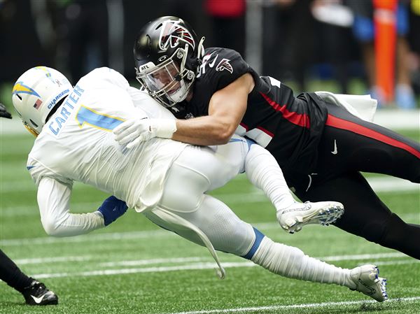 Atlanta Falcons linebacker Nick Kwiatkoski (53) lines up during the first  half of an NFL football game against the Los Angeles Chargers, Sunday, Nov.  6, 2022, in Atlanta. The Los Angeles Chargers