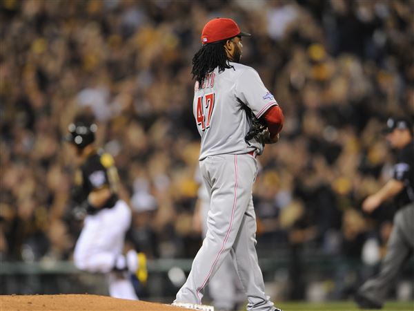 Cueto drops the ball, 10/01/2013