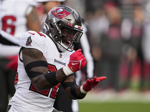 Tampa Bay Buccaneers safety Keanu Neal (22) lines up during the