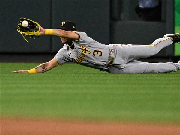 Ji Hwan Bae dazzles in center field as Pirates open Cardinals series with  victory