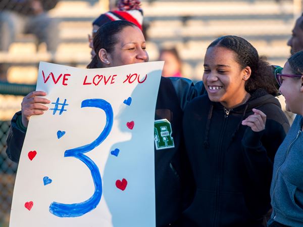 McKees Rocks community collects cards, pictures for Damar Hamlin – WPXI