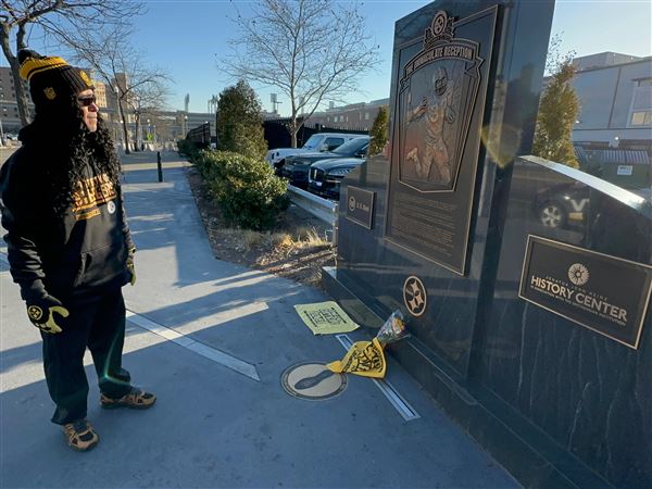 Franco Harris dies at 72: NFL community pays tribute to Steelers