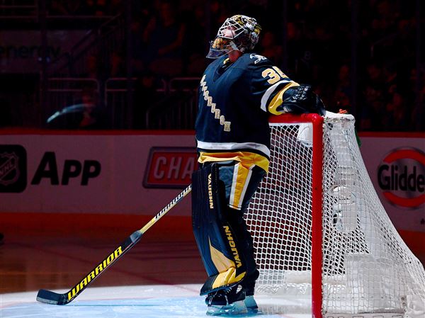 Boston Bruins strike late to edge Penguins in Winter Classic