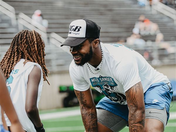 Eagles RB Miles Sanders will host youth football camp at