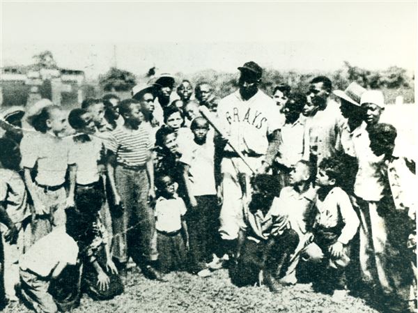 The Pirates are paying homage to the Negro leagues' Homestead Grays tonight