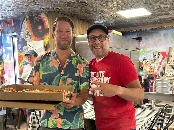 David Portnoy eats pizza in Pittsburgh, and the hype commences | Pittsburgh  Post-Gazette