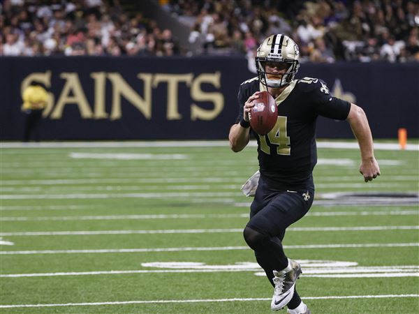 New Orleans Saints offensive tackle Trevor Penning (70) runs