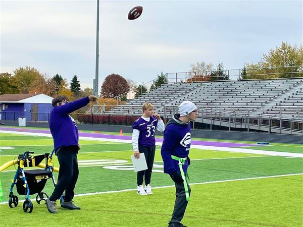 SportsDayHS best of 2017: It's gotta be the shoes -- How one Texas high  school athlete is turning football into art