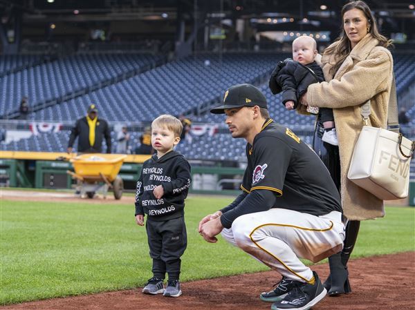 Heartwarming to see': Despite baseball's grind, Bryan Reynolds embraces  joys of fatherhood