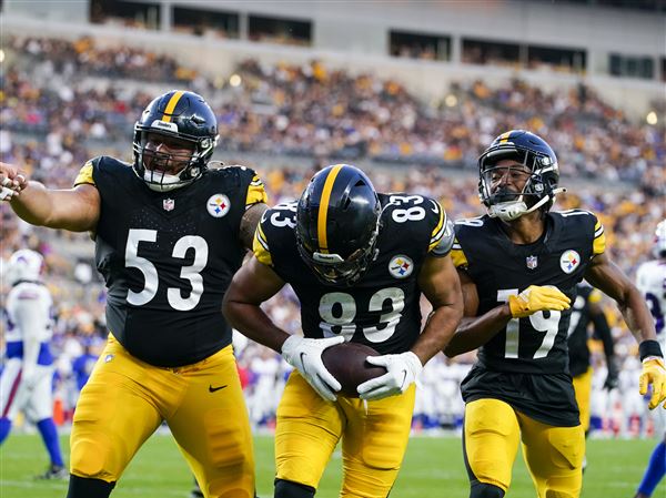 Pittsburgh Steelers tight end Connor Heyward (83) works during the