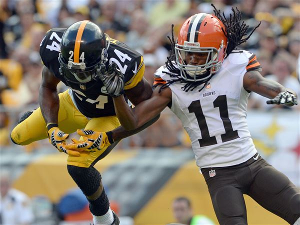 Pittsburgh Steelers' Ike Taylor (24) breaks up a pass intended for