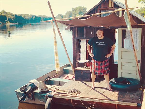 California artist will capture life on the Ohio River in a homemade  shantyboat